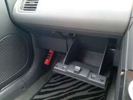 気になる車はすぐにお問い合わせください！右のカーセンサー専用無料ダイヤルから、専門スタッフがお車のご質問にお答えいたします！