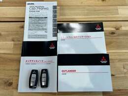 車両の付属品です。取説・保証書・記録簿・スペアキー付きです！