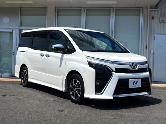 大好評のボディコーティング「弾スプラッシュコート」もご納車までに施工可能。通常のガラスコートと異なる、耐久年数6年の無機質ガラスコーティングが、ボディをキレイな状態に保ってくれます。