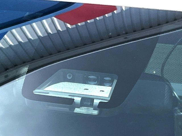 【トヨタセーフティセンス】走行中に前方の車両等を認識し、衝突しそうな時は警報とブレーキで衝突回避と被害軽減をアシスト。より安全にドライブをお楽しみいただけます。
