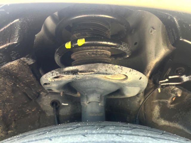 お車を安心してお乗りいただく為には、足回りの定期点検が欠かせません。サービスサポート（有償保証）では無料点検もご提供しており、安心のカーライフをお過ごしいただけるサポート体制が整っています。