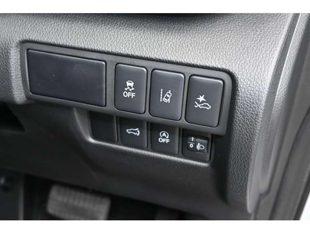 衝突被害軽減ブレーキシステムをはじめとする安全装備や快適装備が充実しています！