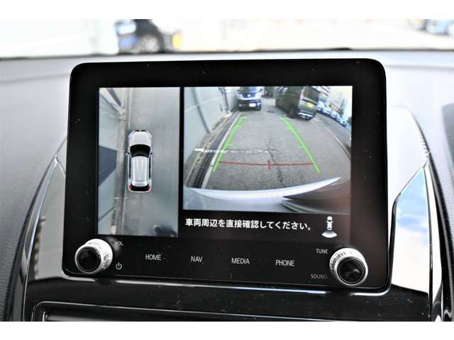 マルチアラウンドモニターを装備！駐車の際、これがあれば運転に自信が無い方も安心です！一度使うと手放せない装備です！