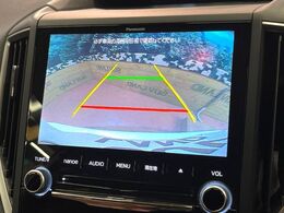 【バックカメラ】駐車時に後方がリアルタイム映像で確認できます。大型商業施設や立体駐車場での駐車時や、夜間のバック時に大活躍！運転スキルに関わらず、今や必須となった装備のひとつです！