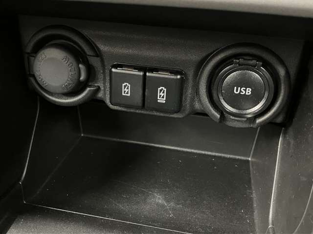 USBポート付いてます。