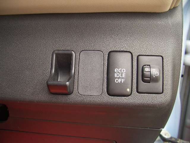 車検整備もお任せ！当店は無駄な部品交換を致しません。使える部品・交換すべき部品をお客様立会いの下わかりやすくご説明させて頂きます！ご納得頂いた上で、交換についてお客様自身で決めて頂き整備を実施します。