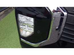 自動車のライトは、主にヘッドライト・スモールライト・テールランプがあります。　　　　　　　ヘッドライトは、ハイビームとロービームを状況に応じて適切に使い分けることが重要です。