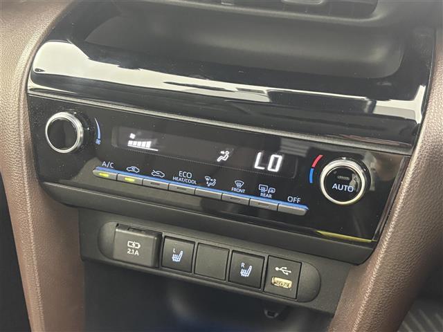 【運転席操作部】快適なドライブを楽しむための機能が装備されています！運転席から触れるので、使いやすいです！除菌プランいれていただくと、さらに清潔で安心していただけます！