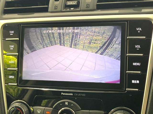 【バックカメラ】駐車時に後方がリアルタイム映像で確認できます。大型商業施設や立体駐車場での駐車時や、夜間のバック時に大活躍！運転スキルに関わらず、今や必須となった装備のひとつです！