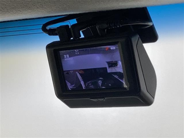 【ドライブレコーダー】映像・音声などの運転中の記録を残します。事故などを起こした起こされた時の証拠になりえますので、もしも時でも安心ですね。