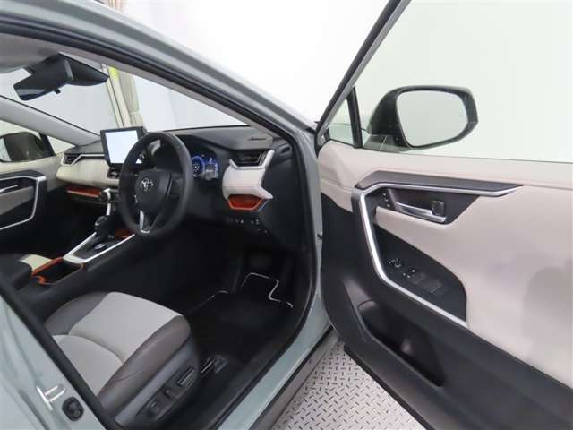 【禁煙車の定義】当店の定義・・・☆タバコ臭くない事☆コゲがない事☆灰皿等の喫煙器具が未使用の事　以上3項目をクリアした場合【禁煙車】と表示します。（現状を表しています。過去の事は、断定できません。）