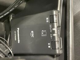 【ETC】高速道路の料金所をストレスなく通過！話題のスポットやサービスエリアに多い「スマートIC」利用時は必須のアイテムです。当店でセットアップを実施、ご納車当日からすぐにご利用いただけます！