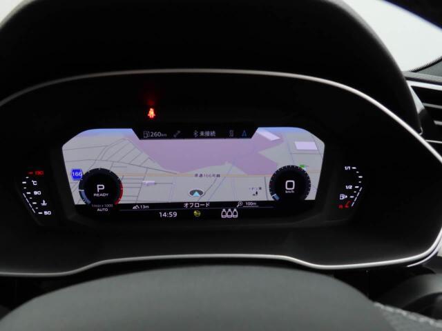 必要に応じてメーター内に地図や車両のインフォメーションなどを切り替え表示できるバーチャルコクピット