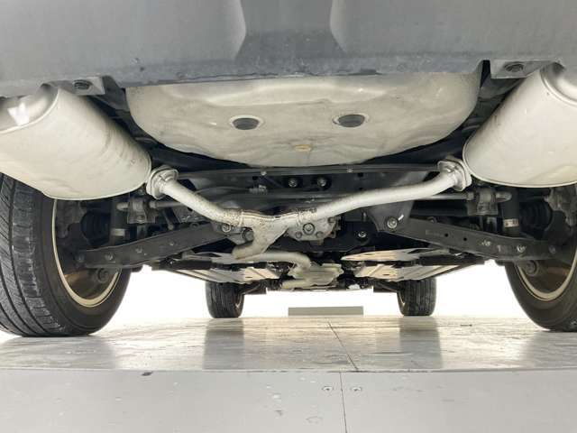 中古車だと気になる足廻り＆下廻り・・・ご覧の通り状態良好◎沿岸部や降雪地にお住まいのお客様もご安心ください♪