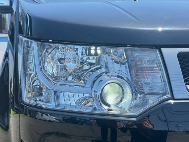 【ヘッドライト】全車ヘッドライトを磨いてます！これだけでお車が新しく綺麗に見えます！！新しくお車を乗り換えるのに黄ばんでいてはカッコ悪いですよね。気持ち良くお乗り頂くために無料で行っております♪