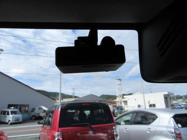 当社隣接の運輸局指定整備工場にて12ヶ月・24ヶ月点検を全車行っております。年間5，000台以上の車検整備を行っておりますので、安心して整備はお任せください。車検のみのご利用も大歓迎です！