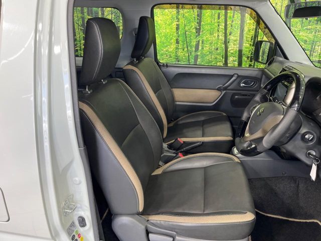 運転席シート廻りは使用感も少なく、良好な状態となっています。丁寧に使われていたことがよくわかりますね。