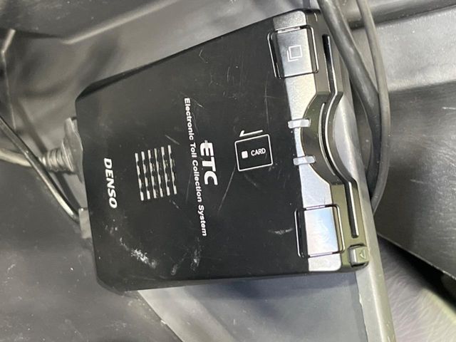 【ETC】高速道路の料金所をストレスなく通過！話題のスポットやサービスエリアに多い「スマートIC」利用時は必須のアイテムです。当店でセットアップを実施、ご納車当日からすぐにご利用いただけます！