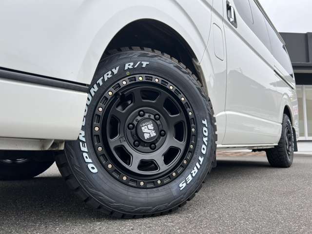 TRDフロントスポイラー/TRDマッドフラップ/XTREME-J16インチアルミホイール/純正地デジナビ/レザー調シートカバー/ドアポケットアームレスト/助手席エアバッグ/LEDヘッドライト