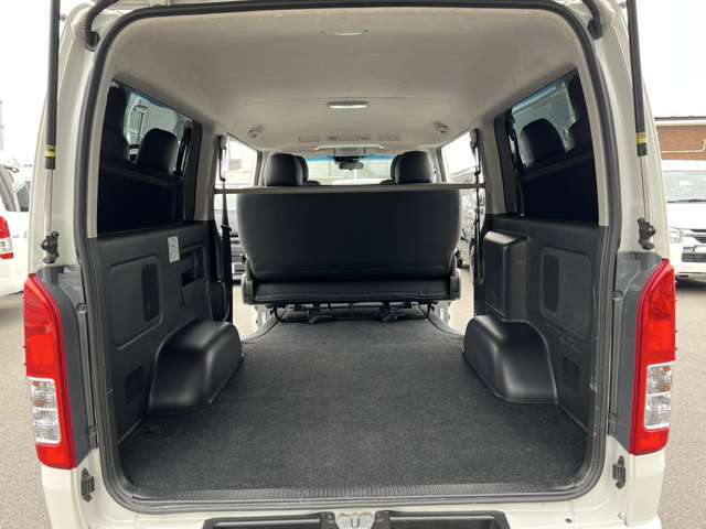 TRDフロントスポイラー/TRDマッドフラップ/XTREME-J16インチアルミホイール/純正地デジナビ/レザー調シートカバー/ドアポケットアームレスト/助手席エアバッグ/LEDヘッドライト
