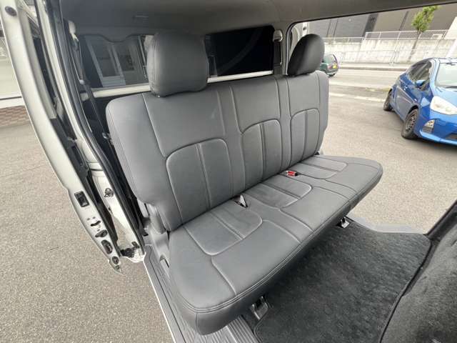 TRDフロントスポイラー/TRDマッドフラップ/XTREME-J16インチアルミホイール/純正地デジナビ/レザー調シートカバー/ドアポケットアームレスト/助手席エアバッグ/LEDヘッドライト