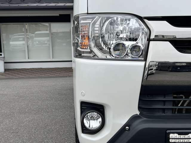 TRDフロントスポイラー/TRDマッドフラップ/XTREME-J16インチアルミホイール/純正地デジナビ/レザー調シートカバー/ドアポケットアームレスト/助手席エアバッグ/LEDヘッドライト