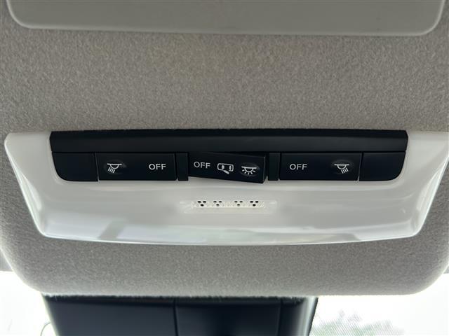 気になる車はすぐにお問い合わせください！画面右側の0066から始まる無料ダイヤルからお問い合わせ下さい！専門スタッフがお車のご質問にお答えいたします！