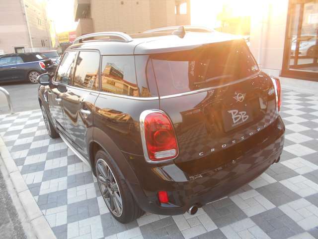 ご遠方の方にもご安心してご購入頂けるよう、全車、日本自動車鑑定協会（JAAA、AIS）により鑑定済みです。お車の詳細状態は鑑定書としてWEB上でもご覧いただけます！