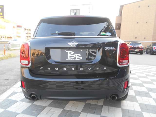 きちんと整備されていたことがわかる記録簿も残っており、直近で前後のブレーキパッドは交換されております。バッテリーを含む消耗品はもちろんですが、サーモキャリアや前ブレーキディスクも交換後のお渡しです！