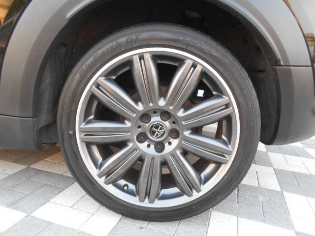 ご納車整備の際は、基本的な消耗品（EGオイル・エレメント、FRワイパー、ACフィルター）は状態問わず新品交換をし、新車から3年以上経過している車輌はバッテリーも状態問わず新品交換いたします！