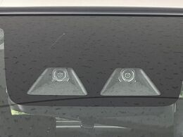 【スマートアシスト】走行中に前方の車両等を認識し、衝突しそうな時は警報とブレーキで衝突回避と被害軽減をアシスト。より安全にドライブをお楽しみいただけます。