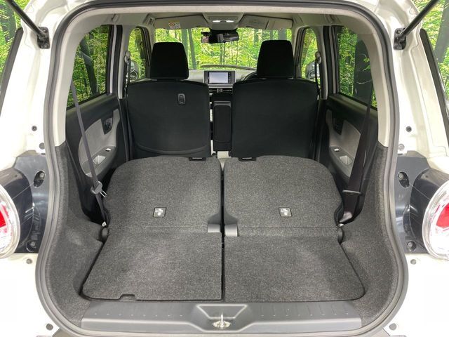 普段のお買い物や通勤、送迎等に十分な荷室スペースを確保しております。セカンドシートを倒すと、大きな荷物の積載も可能です♪