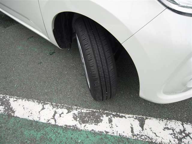 タイヤサイズ165/65R14インチです