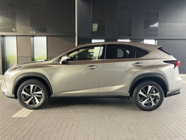 初度登録から7年以内、かつ走行距離10万km以内のLEXUS車のみを扱い、LEXUSが定めた厳格な品質基準に基づいた点検・整備を実施しています。