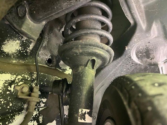 お車を安心してお乗りいただく為には、足回りの定期点検が欠かせません。サービスサポート（有償保証）では無料点検もご提供しており、安心のカーライフをお過ごしいただけるサポート体制が整っています。