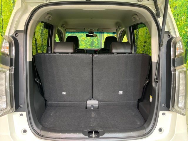 普段のお買い物や通勤、送迎等に十分な荷室スペースを確保しております。セカンドシートを倒すと、大きな荷物の積載も可能です♪