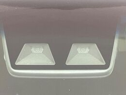 【スマートアシスト】走行中に前方の車両等を認識し、衝突しそうな時は警報とブレーキで衝突回避と被害軽減をアシスト。より安全にドライブをお楽しみいただけます。