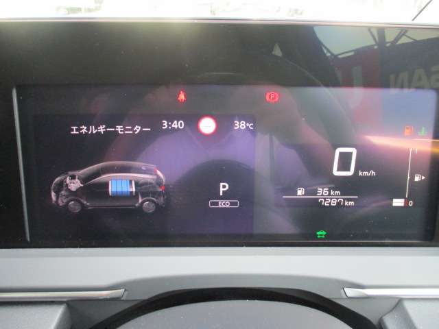 アドバンスドドライブアシストディスプレイが、e-POWERドライブには欠かせないバッテリーやエンジンの状態をはじめ、車の機能設定や作動状況など、様々な情報を表示し快適で安全なドライブをサポートします。