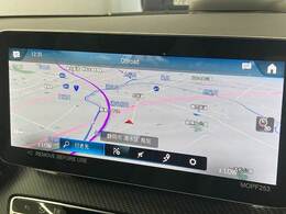 【純正ナビ】一体感のあるナビは、高級感ある車内を演出してくれます。Bluetooth再生などオーディオ機能も充実しておりますので、運転もより楽しめます♪