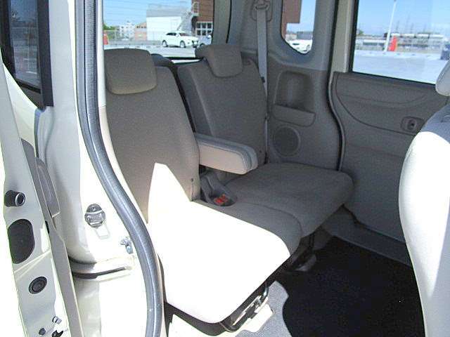 リアシートを倒すことで、より多くの荷物を積むことが可能です♪担当スタッフがしっかり走行チェック済みで安心です♪