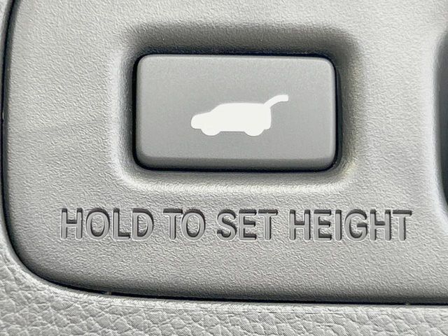 【パワーバックドア】スマートキーや運転席のボタンを押すだけでリアゲートが自動で開閉します！荷物を持っている時や、高い位置にあるバックドアを閉める際に便利な機能です♪