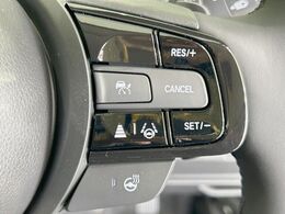 【アダプティブクルーズコントロール】高速道路での長距離走行が楽に！！自動で速度を保つクルーズコントロールが、衝突軽減システムと連携し、前方の車両を感知して車間を保つように速度調節してくれます！！