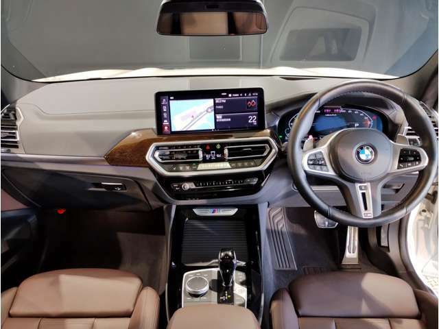 ☆センターパネルを運転席側に僅かに傾けたBMW独特のインパネ☆【駆け抜ける歓び】はここからもスタートしております☆