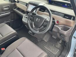 【運転席まわり】現車の確認はお電話で在庫のご確認の上是非ご来店くださいませ！ご来店の難しい方は店舗スタッフがお電話やメールで詳細をお答えさせて頂きます。