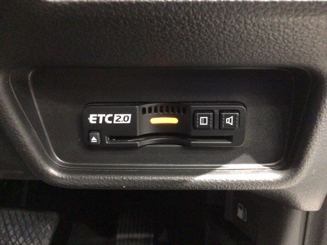 いまや快適なカーライフに欠かせないETCが付いています。