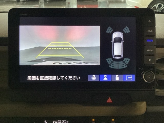 バックでの車庫入れも安心です！　リアカメラが付いているバックモニター付のナビを装備しております。バンパーについているソナーや、操作線もついており距離感も画面から確認できます。