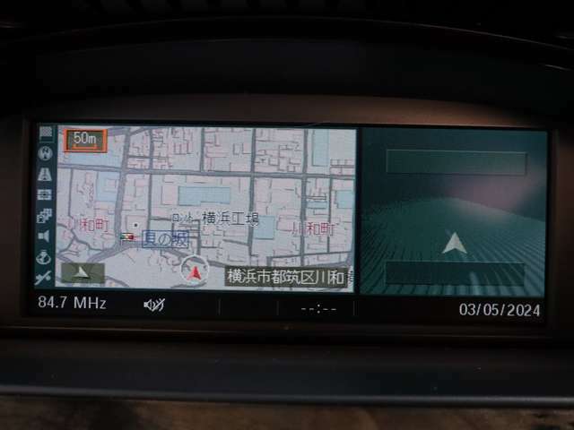 センターモニターはコマンドスイッチで車両設定画面やナビ画面が」映し出されます
