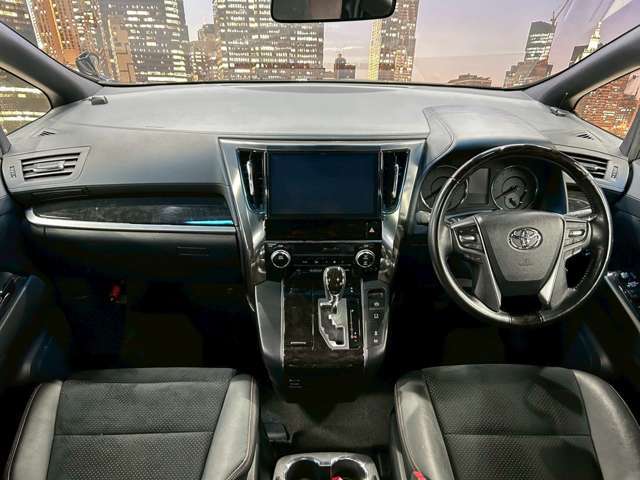 大阪府四条畷市にミニバン車を『お値打ち価格』で展示している良質中古車専門店です。全車、事故歴修復歴なしの車両限定で取り扱い！。関西地域で最もお得な価格かつ最良質車をご提供できるよう努めております。