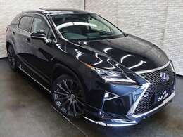 皆様にずっと安心してお乗り頂ける様に、全車両一年保証更新型プログラムに対応しております。万が一の際にはディーラー系工場をはじめ全国の提携工場で修理対応が可能です