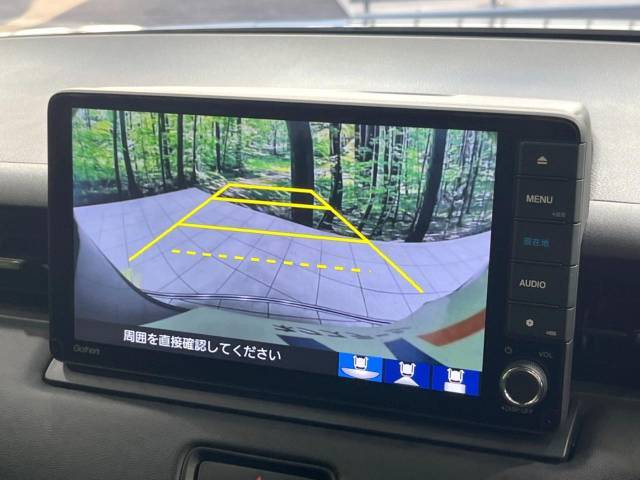 【バックカメラ】駐車時に後方がリアルタイム映像で確認できます。大型商業施設や立体駐車場での駐車時や、夜間のバック時に大活躍！運転スキルに関わらず、今や必須となった装備のひとつです！